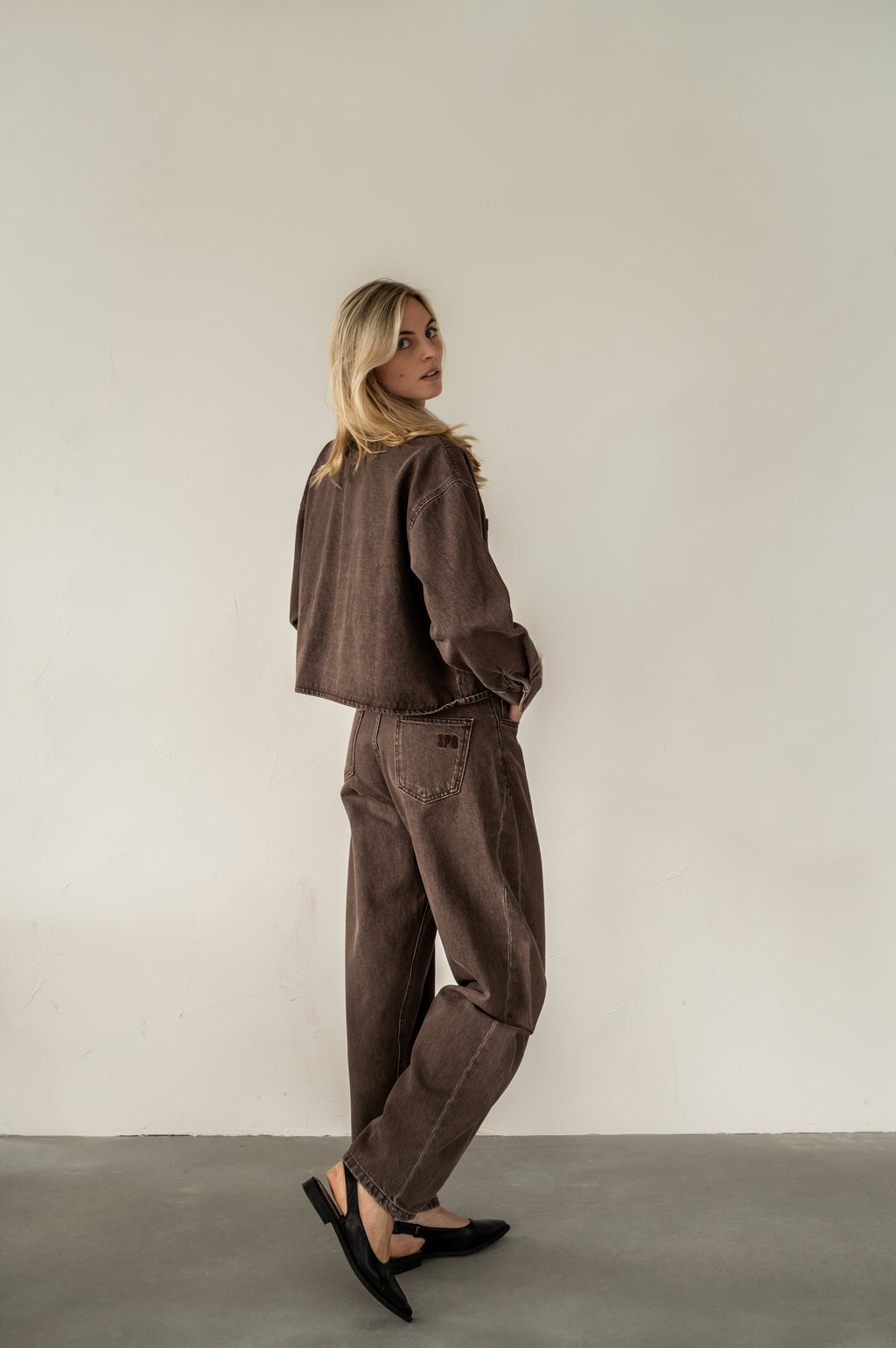 NORMA JEANS - DARK BROWN