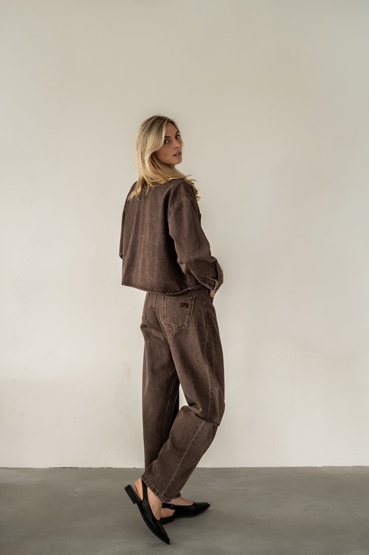 NORMA JEANS - DARK BROWN